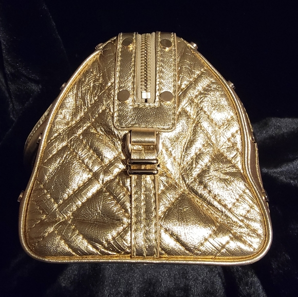 NWT's Versace Vintage EXTREAMLY RARE Authentic Quilted Gold Leather Bag - Picture 4 of 16